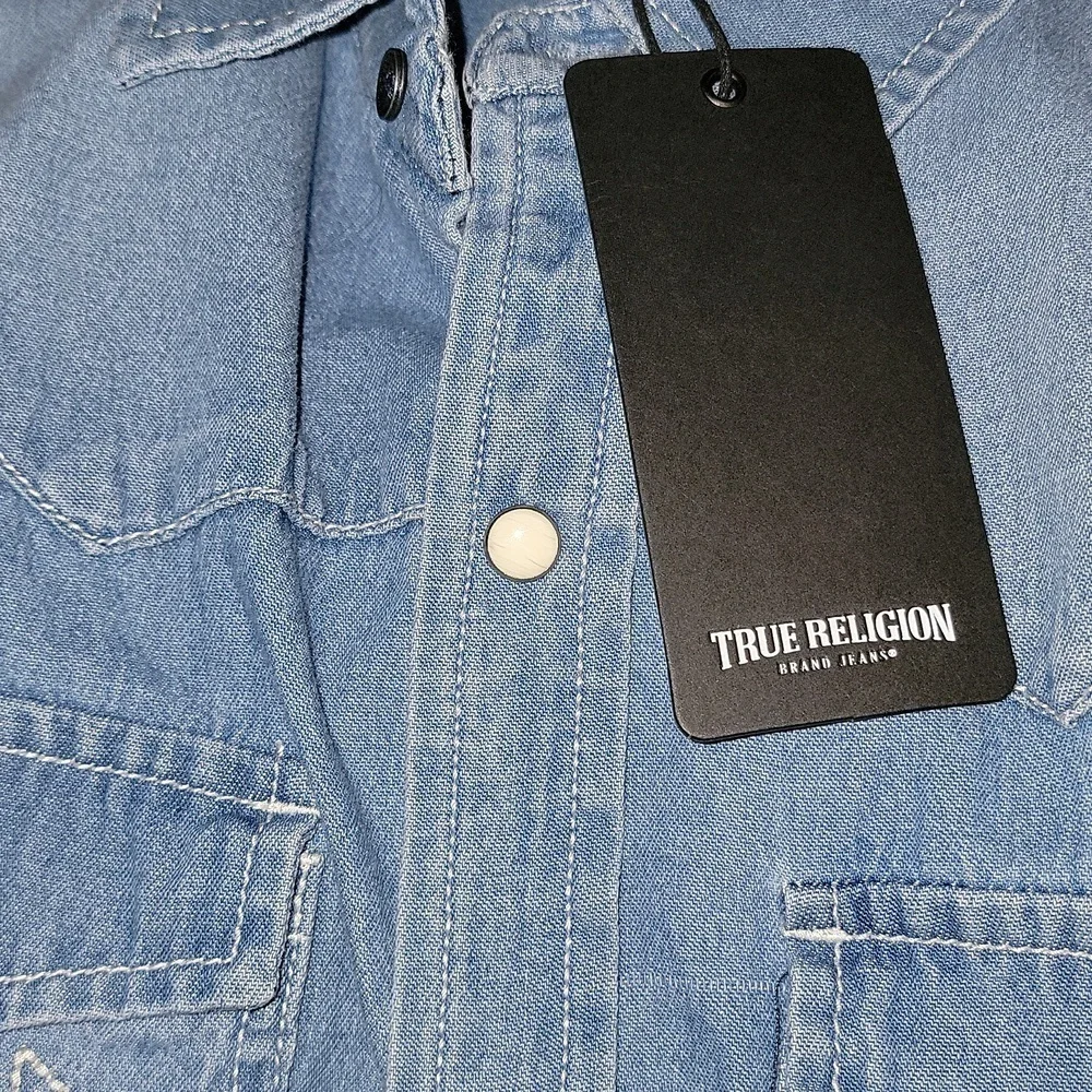 True Religion Light Blue Denim Shirt size medium NWT! Snap button closure